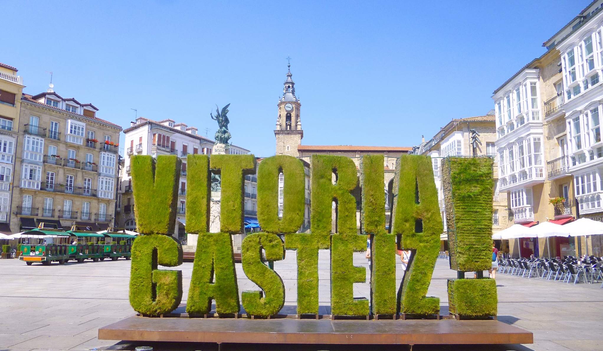 Vitoria Plaza de la Virgen Blanca Escultura vegetal Vitoria Gasteiz